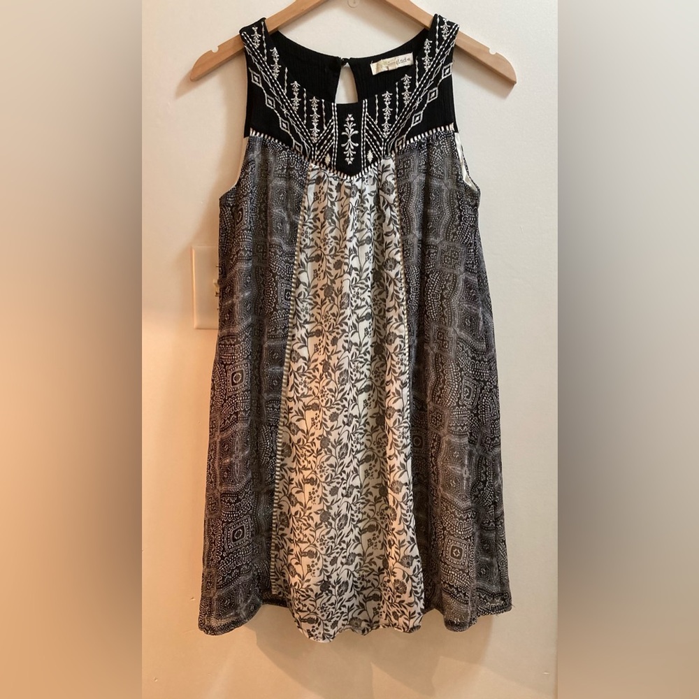 Boho Embroidered Sleeveless Short Dress Black & White Floral Dress